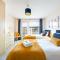 2 Bedroom Apartment in Hatfield - Gated Free Parking - Amazing for Contractors - Private Bathrooms - Near University & Business Park - Big savings on Longer Stays