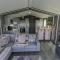 Tattershall VIP Retreat - Hot tub, stunning lakeside views, newly refurbished to an amazing 5 star standard