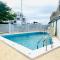 Beautiful 2 bed flat in much sought after estate