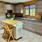 Artro Lodge Luxury 3 Bedroom, 3 Bathroom & Hot Tub