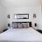 Azenha Apartment by LovelyStay