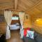 The Hideout Log Cabin- 2km to Klarälvsbanan and swimming area