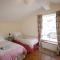 Townhouse in Cowes Old Town, terrace and sea views