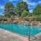 Golf-Course View Resort Home in Lake of the Ozarks - 卡姆登顿