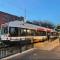Sage Stay by the Train, We Pay Half Your Parking, 2 Queen Beds plus Sleeps 6