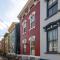Main Street 2BR, Walk to Bars, Stadiums, Downtown