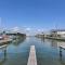 Pet-Friendly Galveston Home Walk to Beaches! - 加尔维斯敦