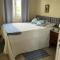 Tres quartos com cama de casal - Cabo Frio