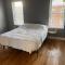 No-frills 3BR with 2-car Parking - 费城