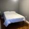 No-frills 3BR with 2-car Parking - 费城