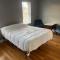 No-frills 3BR with 2-car Parking - 费城