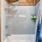 Mega Spa, Fire Pit, Views, sleep 18, Arcade, Karaoke, Gaming System