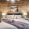 Mega Spa, Fire Pit, Views, sleep 18, Arcade, Karaoke, Gaming System