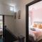 EDMONTON - 4 bedrooms, Sleeps 8, 3 bathroom Contractor Base - Londra