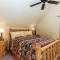 Eagle Crest Chalet with HOT TUB and Cabin Vibes - Redmond