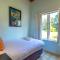 Drop Anchor at Enclosure Bay Beach by Waiheke Unlimited - 欧尼罗亚