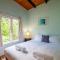 Drop Anchor at Enclosure Bay Beach by Waiheke Unlimited - 欧尼罗亚