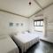 Pousada North Shore Maresias - 2 quadras da praia - Casas de 2 quartos - 80 m2 -2 banheiros -piscina sauna - estacion-churrasq privativa -wifi animais de peq porte roupa de cama e banho - Maresias