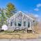 Cozy Rhode Island Retreat with Yard, Near Beaches!