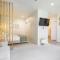103 Belltown Modern and Bright in the Heart of Belltown Queen Bed