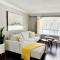 Entire house with Park parking in large backyard - 列治文山