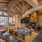 Chalet de Standing avec Cheminée et Sauna, Proche du Centre de Val-dIsère - FR-1-694-14