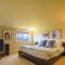 Stylish North Seattle Townhouse- Dual Master Suites