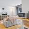 Central 2-Bed Apartment with Parking, Pool and Gym - Melbourne