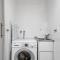 Central 2-Bed Apartment with Parking, Pool and Gym - Melbourne