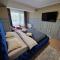 Airplane by Airport Residence - 奥托佩尼