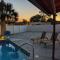 Spacious Home w Pool-Tucked Away in Jax Beach - شاطئ جاكسونفيل