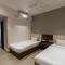 The Living Hub Hotel, Kolhapur- Walkable From Central Bus Station