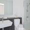 A Modern 2BR Apt with Harbour Views FREE Parking