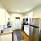 Modern cozy unit with King Bed - Wilmington