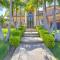 Spacious Fullerton Villa with Private Pool and Hot Tub - 福乐顿市