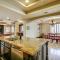 Spacious Fullerton Villa with Private Pool and Hot Tub - 福乐顿市