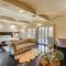 Spacious Fullerton Villa with Private Pool and Hot Tub - 福乐顿市