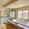 Spacious Fullerton Villa with Private Pool and Hot Tub - 福乐顿市