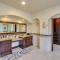 Spacious Fullerton Villa with Private Pool and Hot Tub - 福乐顿市