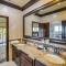 Spacious Fullerton Villa with Private Pool and Hot Tub - 福乐顿市