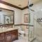 Spacious Fullerton Villa with Private Pool and Hot Tub - 福乐顿市
