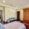 Spacious Fullerton Villa with Private Pool and Hot Tub - 福乐顿市