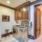 Spacious Fullerton Villa with Private Pool and Hot Tub - 福乐顿市