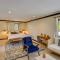 Spacious Fullerton Villa with Private Pool and Hot Tub - 福乐顿市