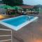 Mobilheim Hela mit Pool mitten in einem Olivenhain - Pristanišće