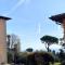 Wunderschönes Appartement in Moniga Del Garda mit Privatem Garten und Seeblick