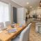 18 Manleigh Park