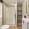18 Manleigh Park