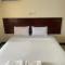 Ocean Blue Retreat-3 minute walk to Nyali Center and 3 minute walk to the Beach