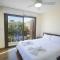 WealthyStays Sunset Villa, 3min walk to Sea